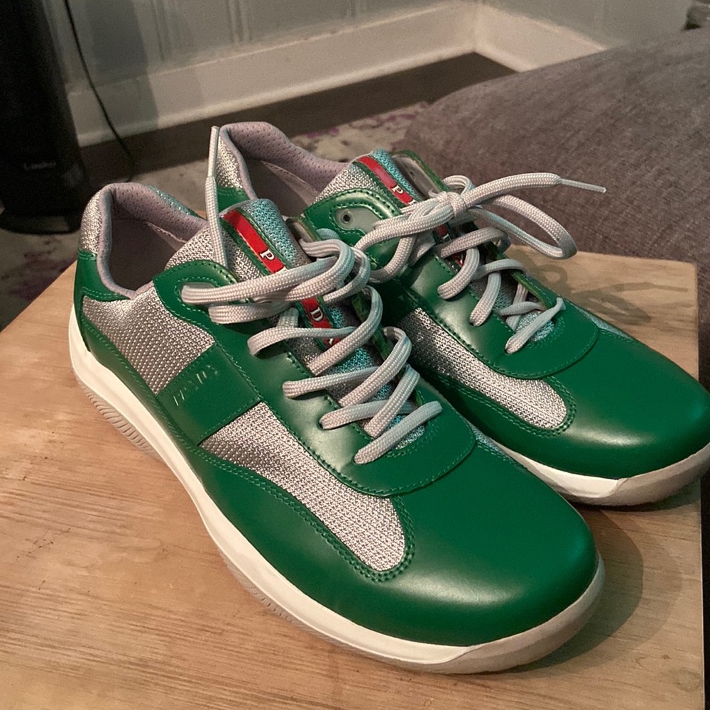 Prada cup size 8.5 but fits like a 9.5 or 10 they are excellent condition